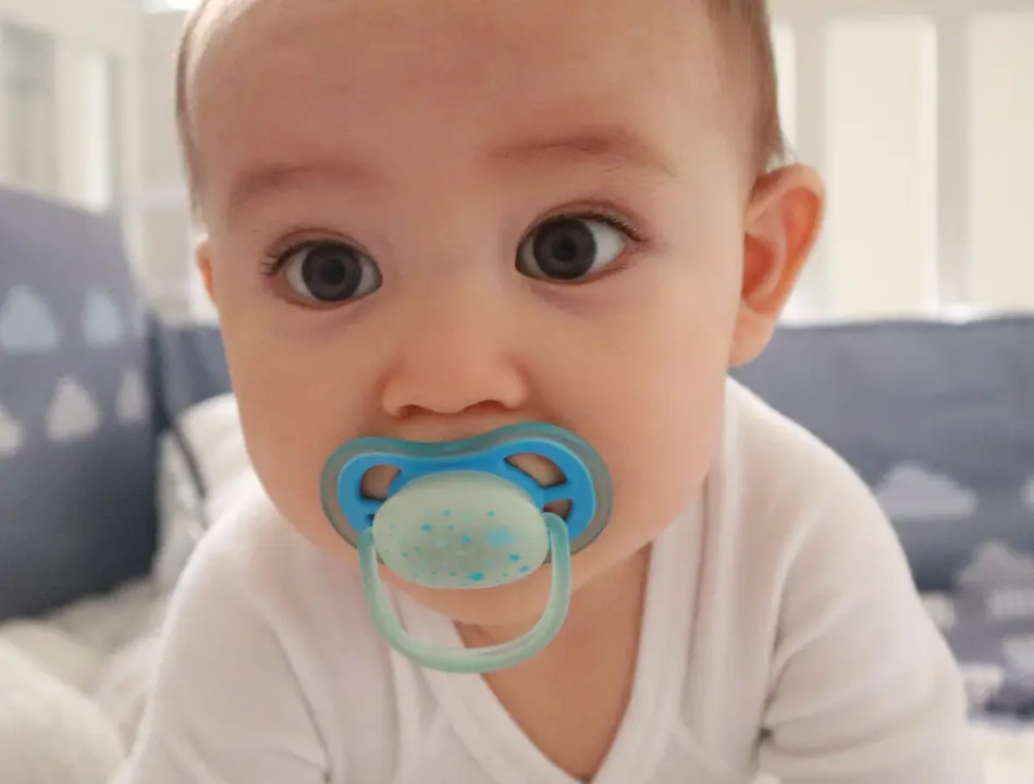 Preporuke o korištenju dude varalice i utjecaju na spavanje djeteta.